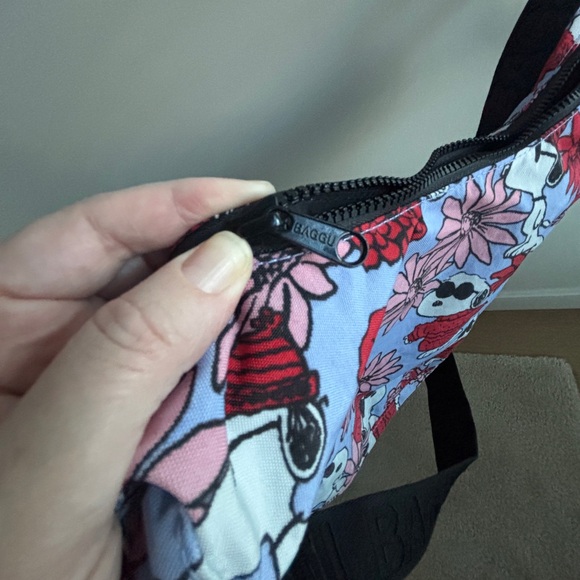 Baggu Snoopy Floral Design, Med Crescent - Picture 3 of 3